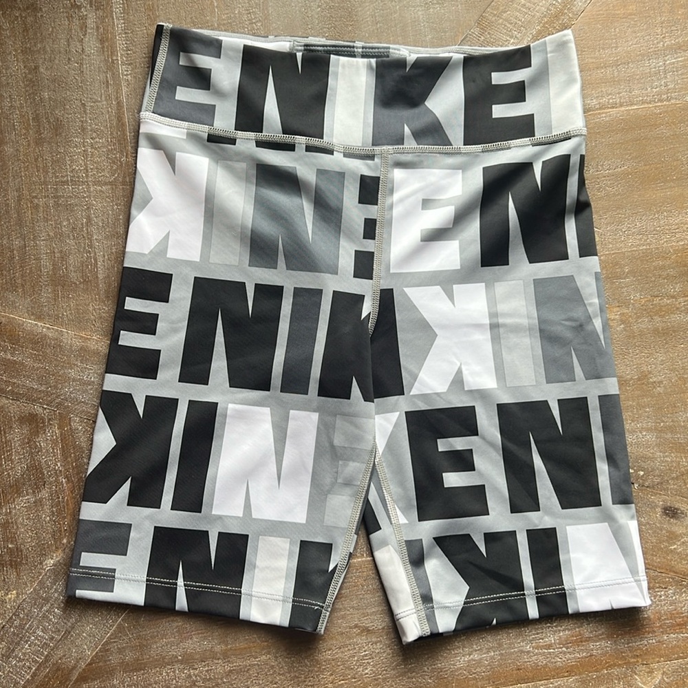 GIRLS NIKE BIKER SHORTS